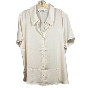 BEAUTIFUL by Lawrence Zarlan Short Sleeve Button Down, Silky Shirt, Off White, L